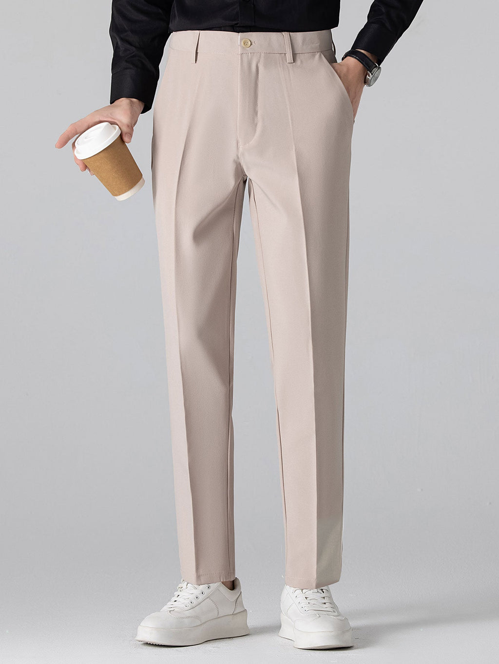 Polo de punto con cremallera y ribete en contraste con textura y pantalones ajustados de corte cónico