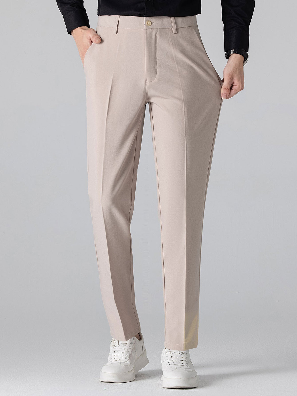 Polo de punto con cremallera y ribete en contraste con textura y pantalones ajustados de corte cónico