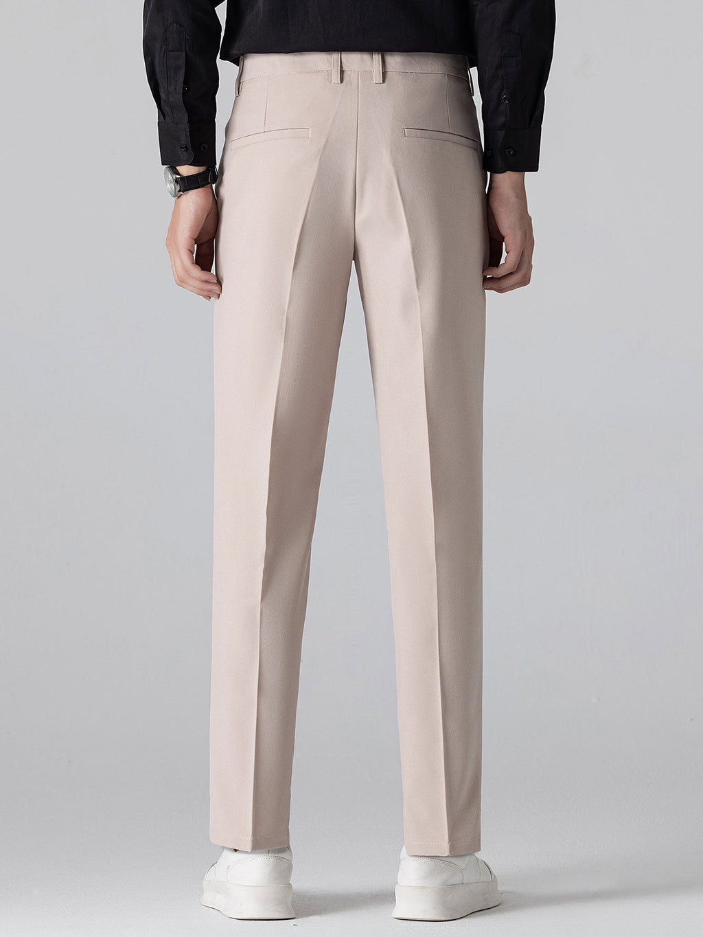 Polo de punto con cremallera y ribete en contraste con textura y pantalones ajustados de corte cónico