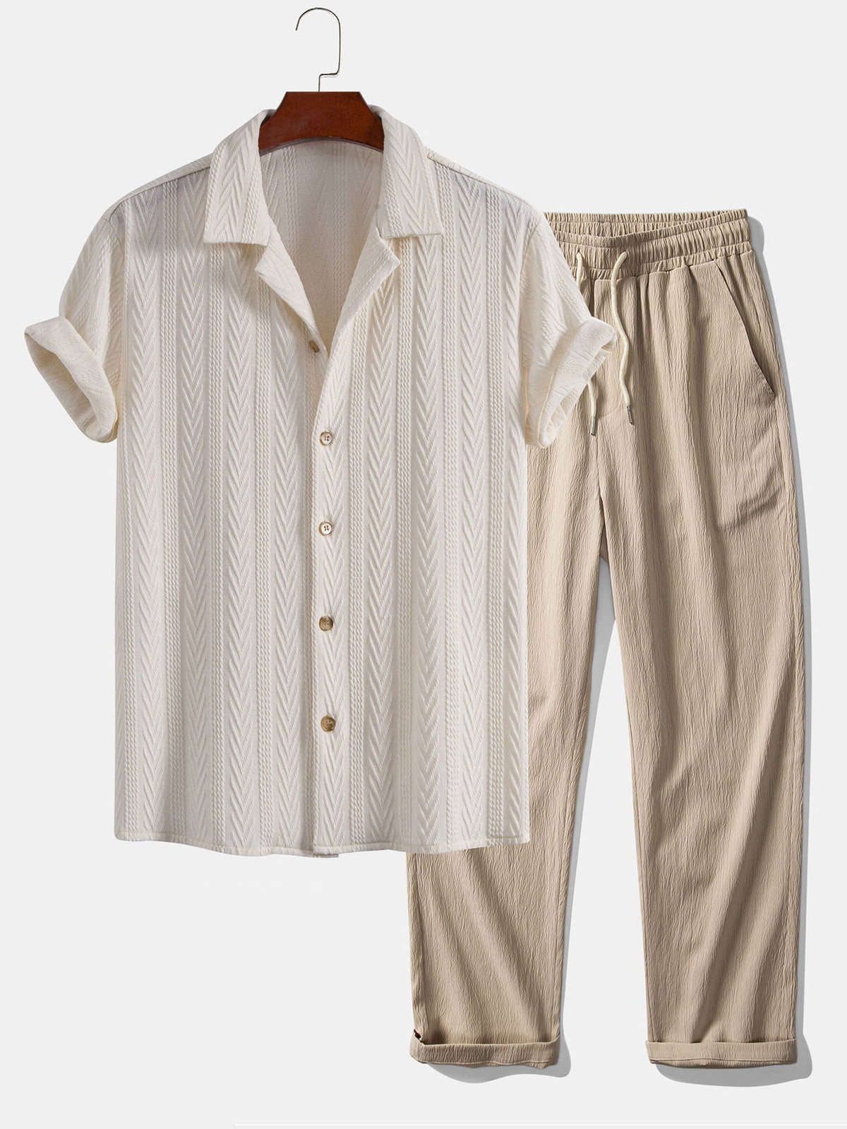 Camisa cubana de jacquard texturizado y pantalones de pierna recta con textura arrugada