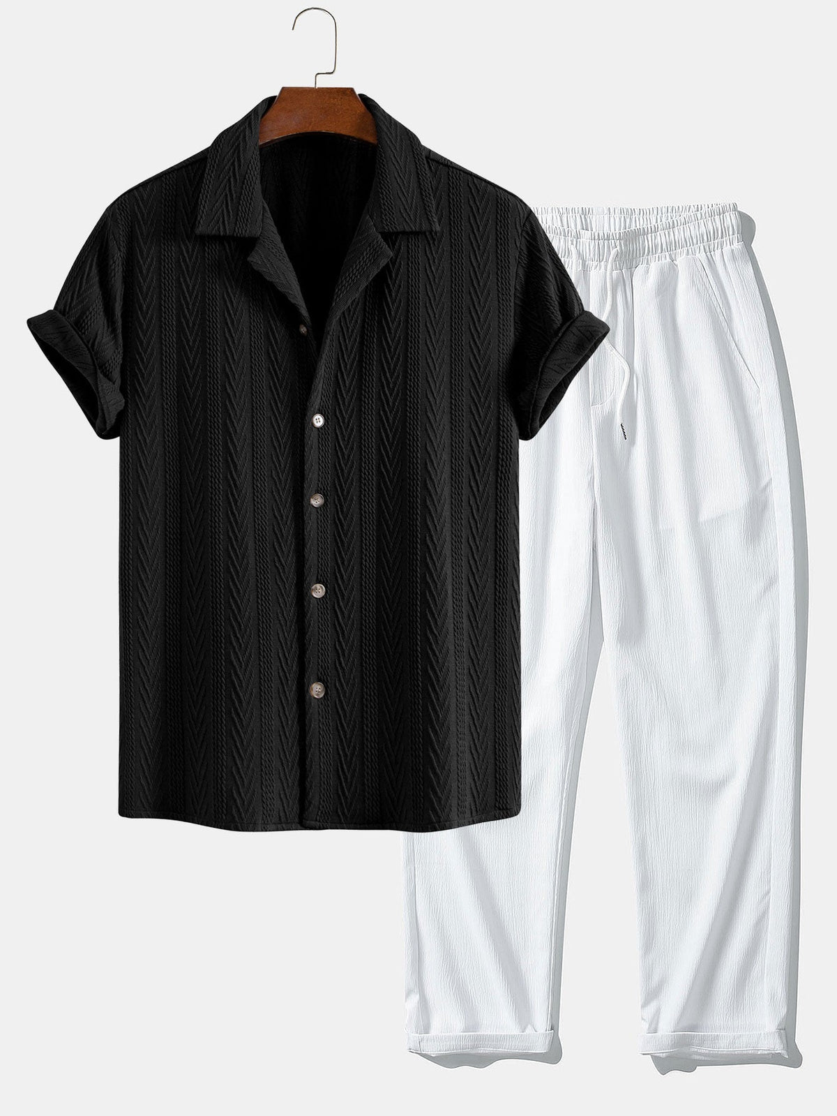 Camisa cubana de jacquard texturizado y pantalones de pierna recta con textura arrugada