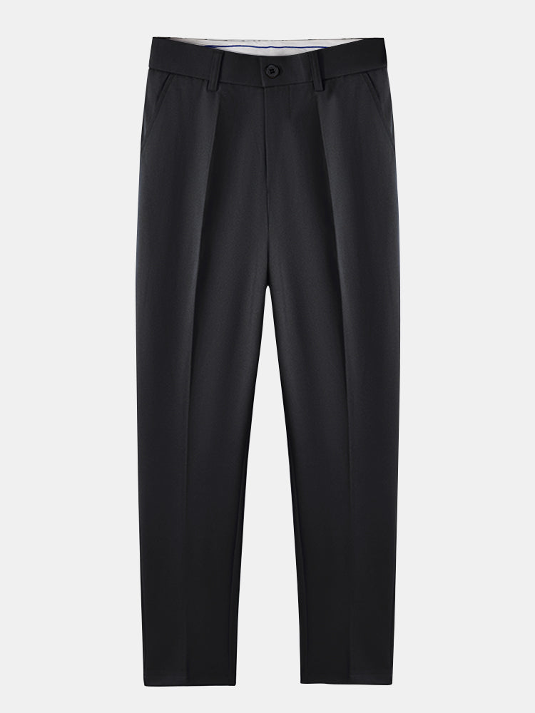 Polo de punto con cremallera y ribete en contraste con textura y pantalones ajustados de corte cónico