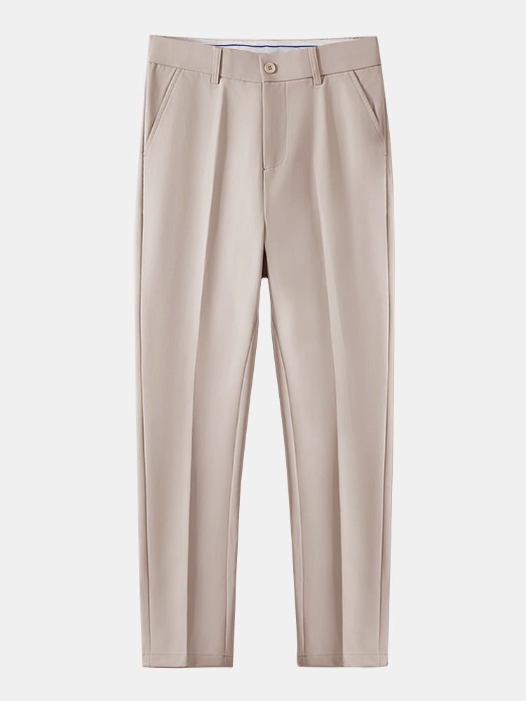 Polo de punto con cremallera y ribete en contraste con textura y pantalones ajustados de corte cónico