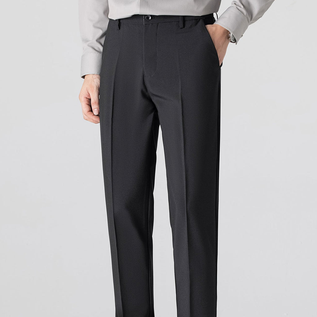 Polo de punto con cremallera y ribete en contraste con textura y pantalones ajustados de corte cónico