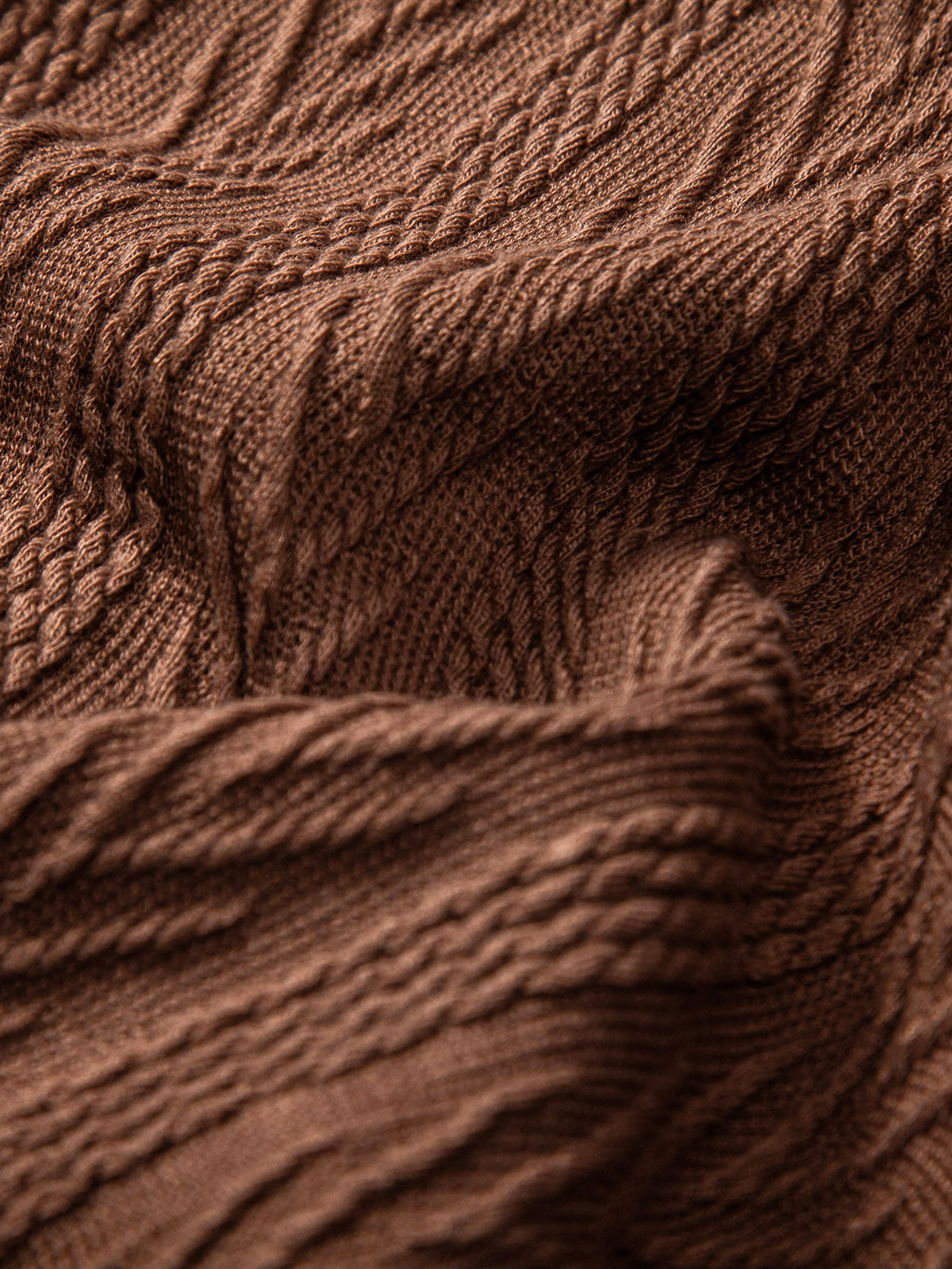 Camisa cubana de jacquard texturizado y pantalones de pierna recta con textura arrugada