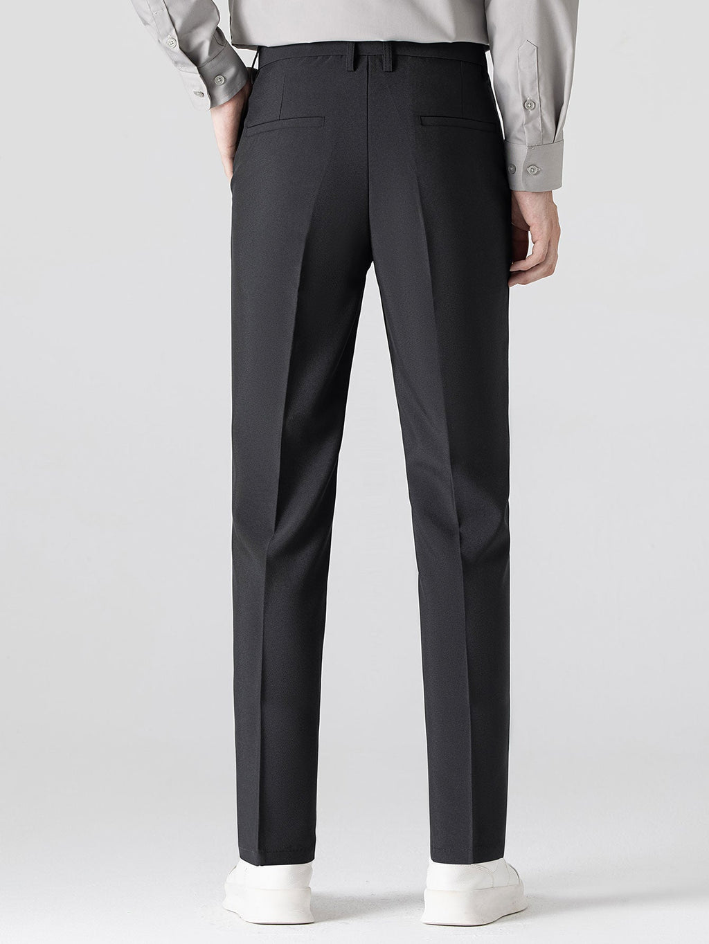 Polo de punto con cremallera y ribete en contraste con textura y pantalones ajustados de corte cónico